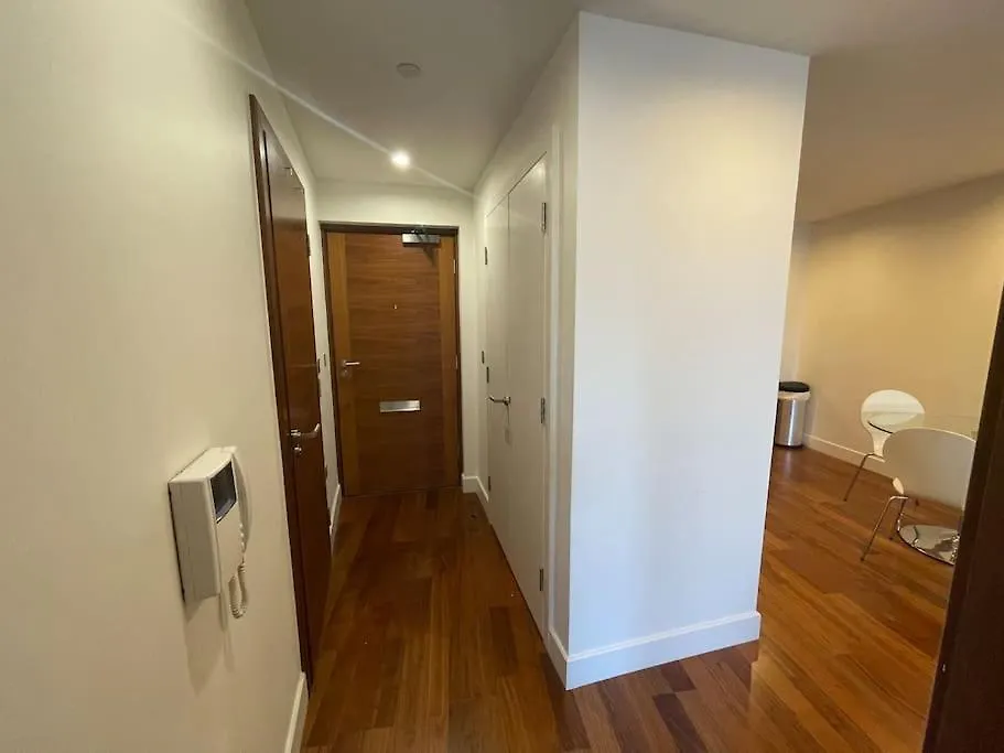 Apartment In The Heart Of Cardiff City 0*,